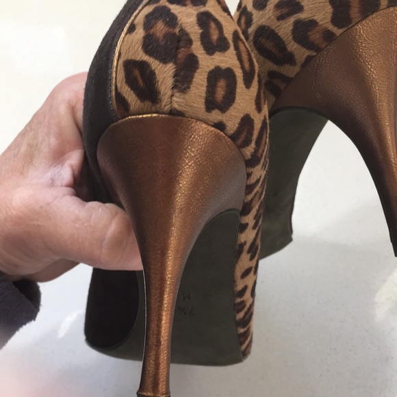 Donald J Pliner peep toe leopard heels - Picture 7 of 7